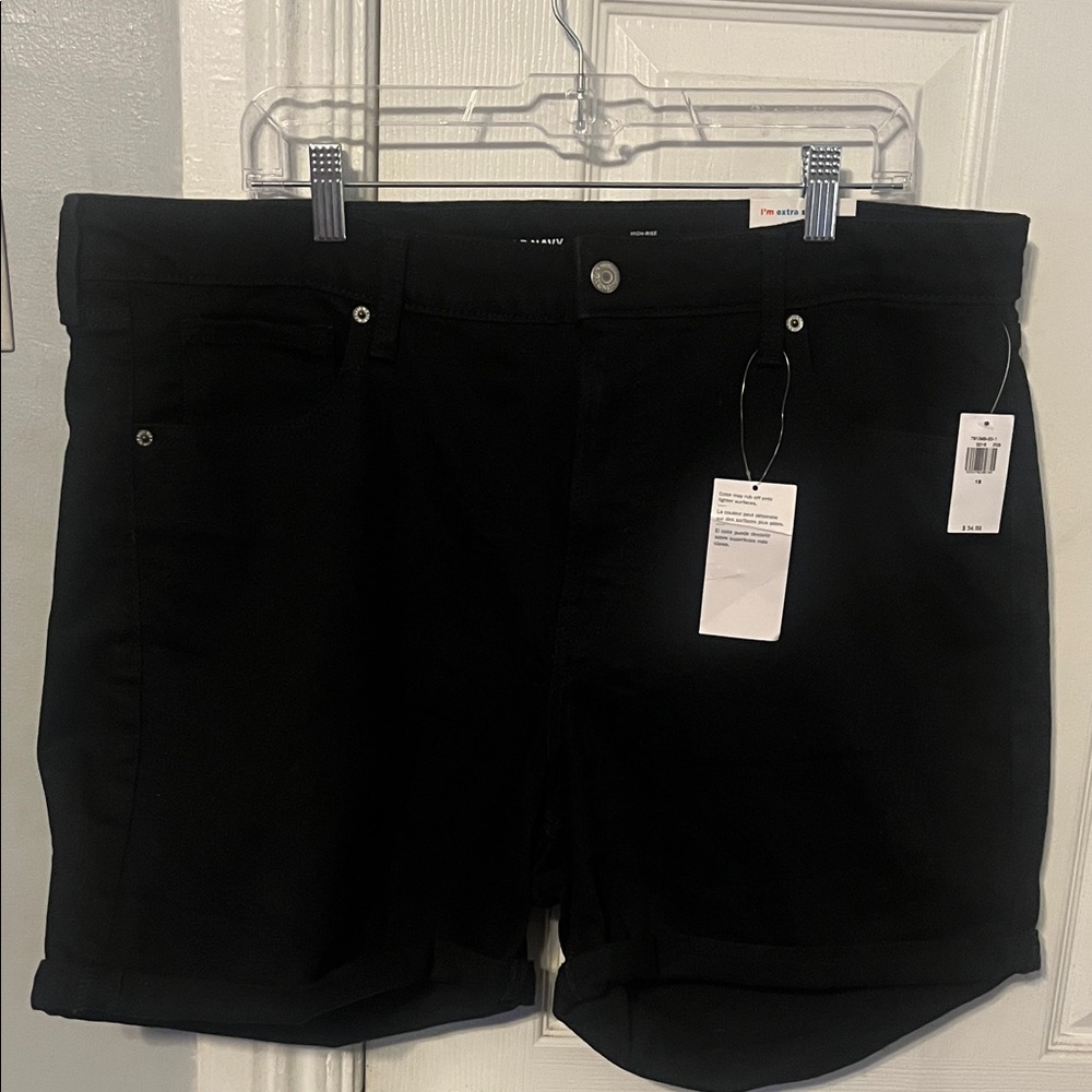 NWT Old Navy Women's High Rise Original Roll Hem Straight  Black Jean Shorts.
